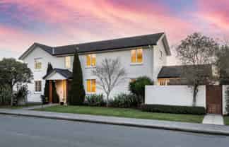 16 Worsleys Road, Cracroft