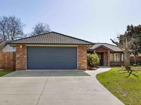 9 Christy Brown Place, Leamington