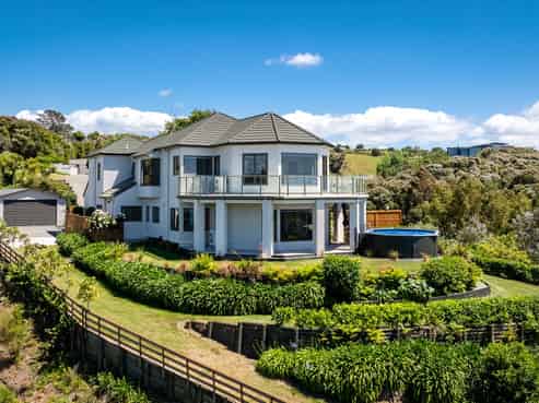 210 Kaimata Road, Bay View