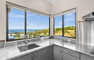 210 Kaimata Road, Bay View