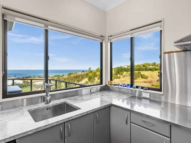 210 Kaimata Road, Bay View