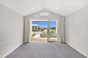 110E/30 Bob Robertson Drive, Woodend