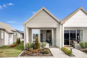 110E/30 Bob Robertson Drive, Woodend