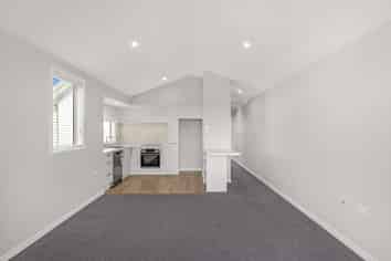 110E/30 Bob Robertson Drive, Woodend