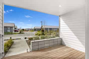 110E/30 Bob Robertson Drive, Woodend
