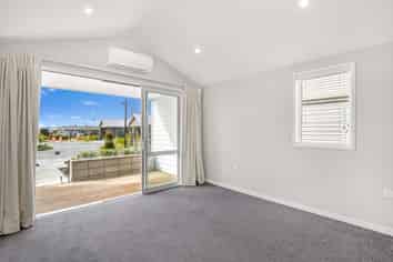 110E/30 Bob Robertson Drive, Woodend