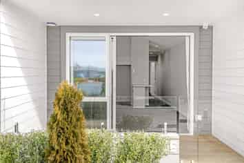 110E/30 Bob Robertson Drive, Woodend