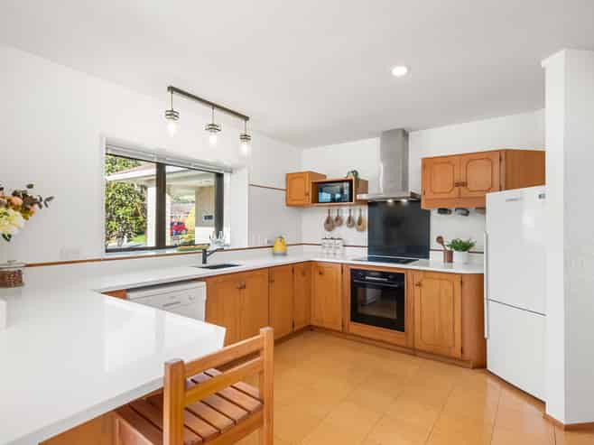 8 Runanga Grove, Waikanae