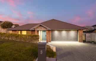 5 Paparoa Crescent, Aotea