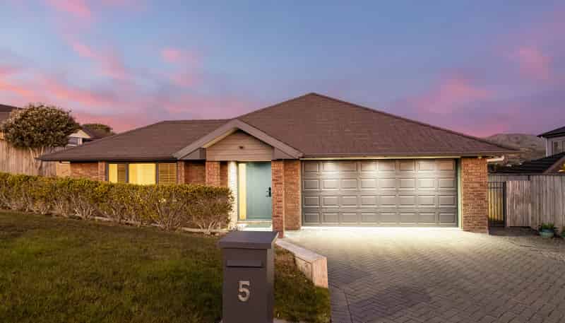 5 Paparoa Crescent, Aotea