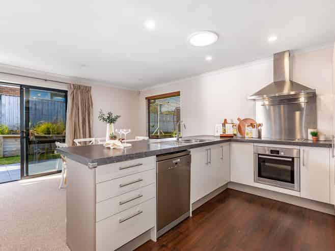 5 Paparoa Crescent, Aotea