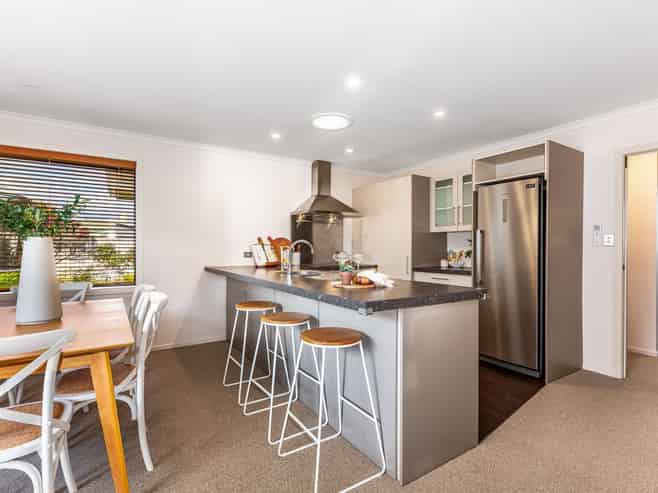 5 Paparoa Crescent, Aotea