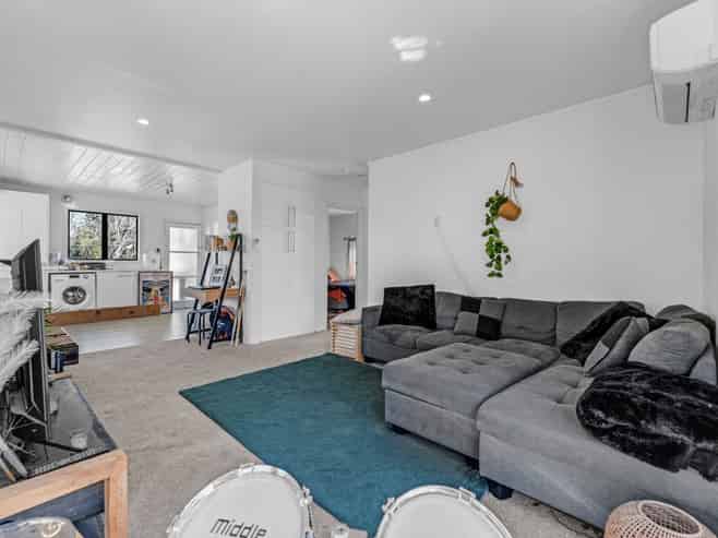 82 Browns Bay Road, Rothesay Bay