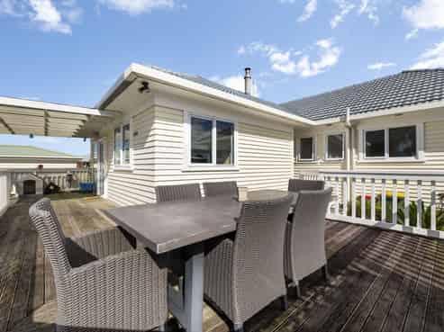 8 Orlando Street, Stratford