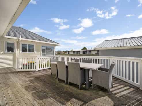 8 Orlando Street, Stratford