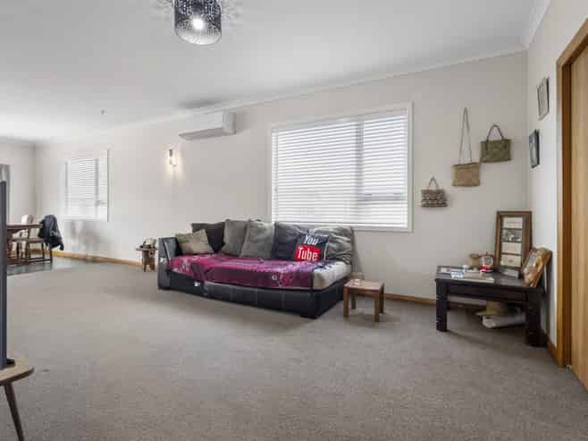 8 Orlando Street, Stratford