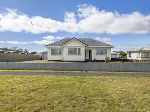8 Orlando Street, Stratford