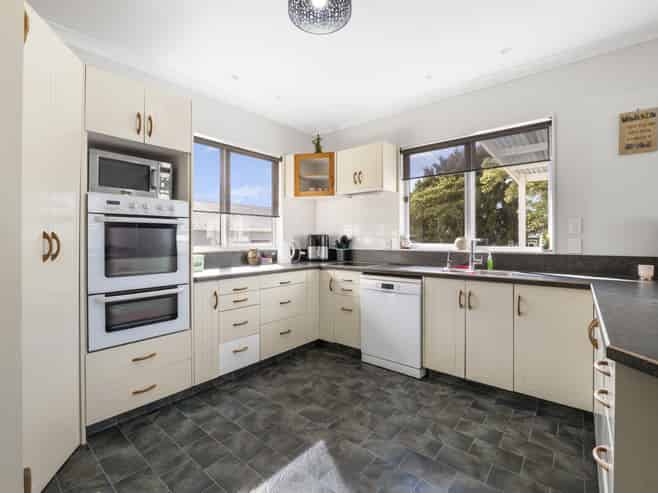 8 Orlando Street, Stratford