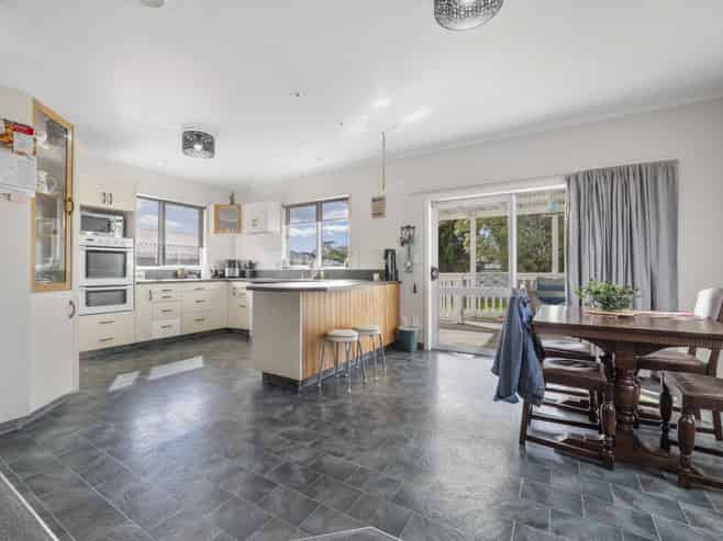 8 Orlando Street, Stratford