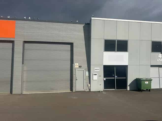 Road front industrial Unit