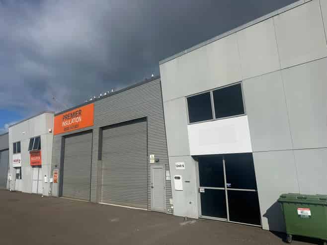 Road front industrial Unit