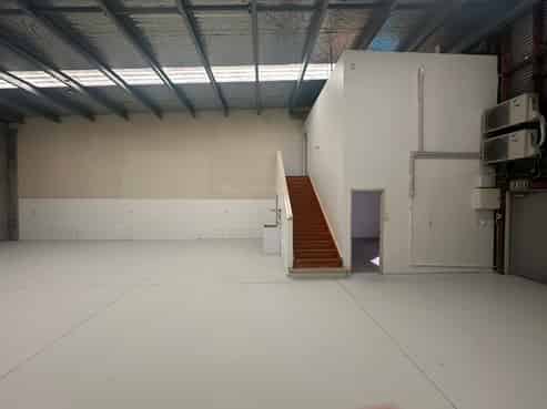 Road front industrial Unit