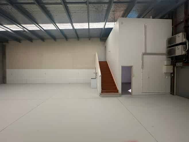 Road front industrial Unit
