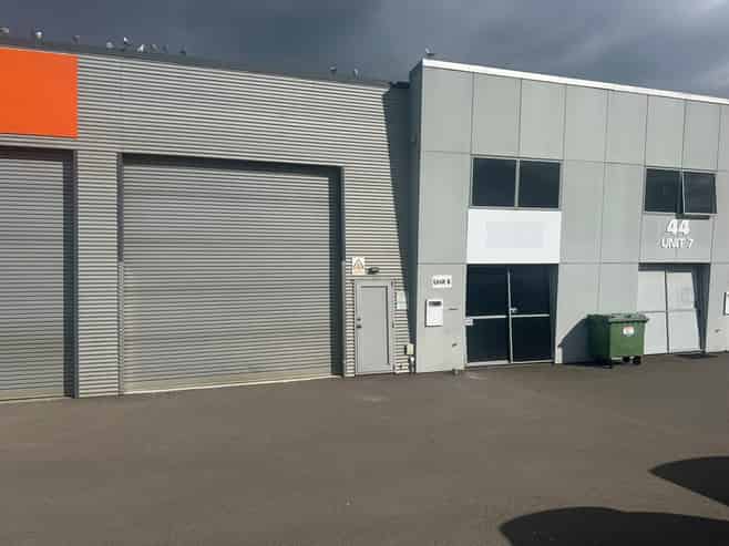 Road front industrial Unit
