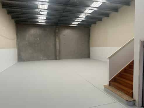 Road front industrial Unit