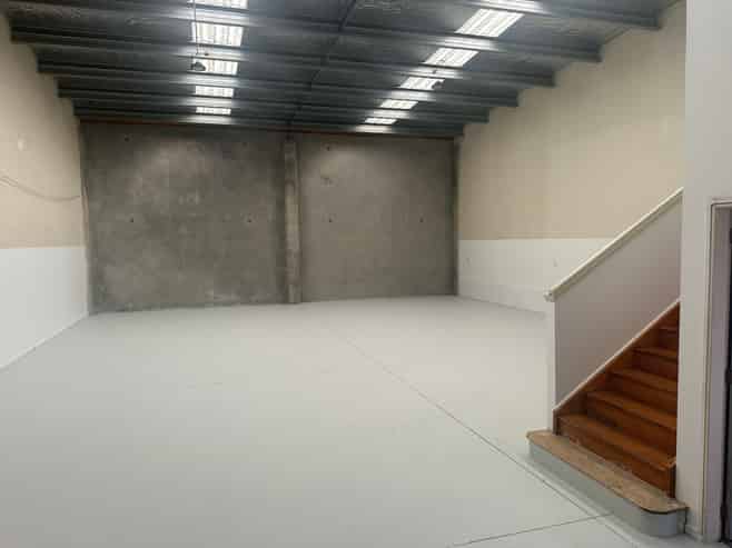 Road front industrial Unit