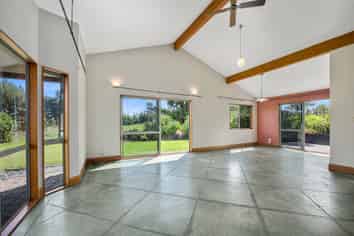 10 Merewhira Road, Paremoremo