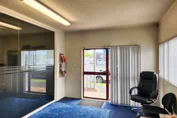 Cosy, Convenient Office Space