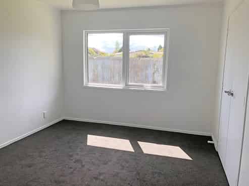 2/18 Tironui Station Road East, Papakura