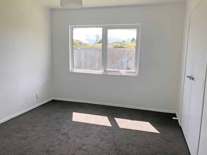 2/18 Tironui Station Road East, Papakura