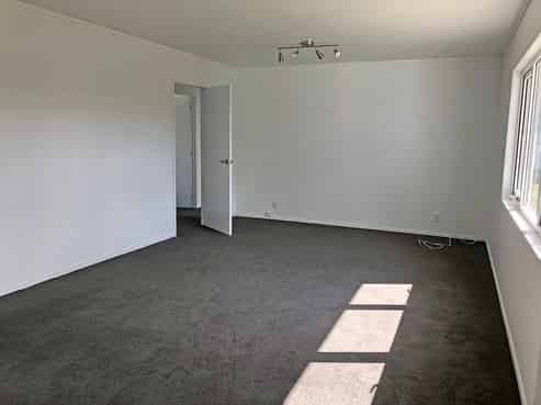 2/18 Tironui Station Road East, Papakura