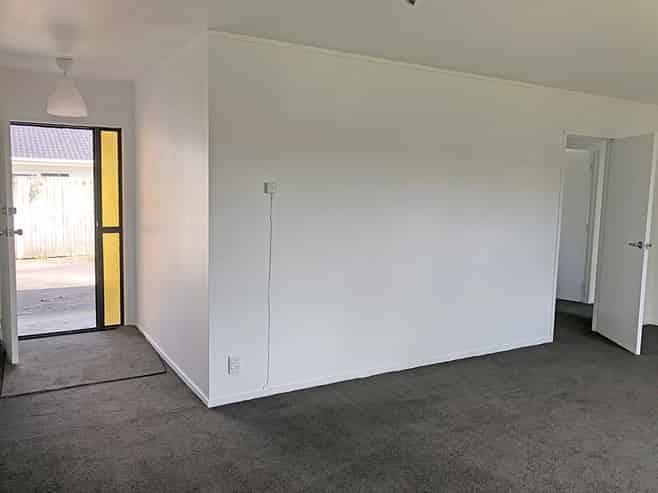 2/18 Tironui Station Road East, Papakura