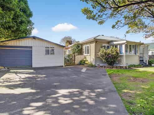 1&2/53 Jellicoe Road, Manurewa