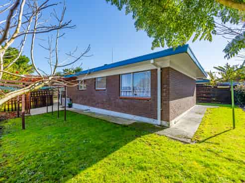 2/17 Waimahia Avenue, Weymouth