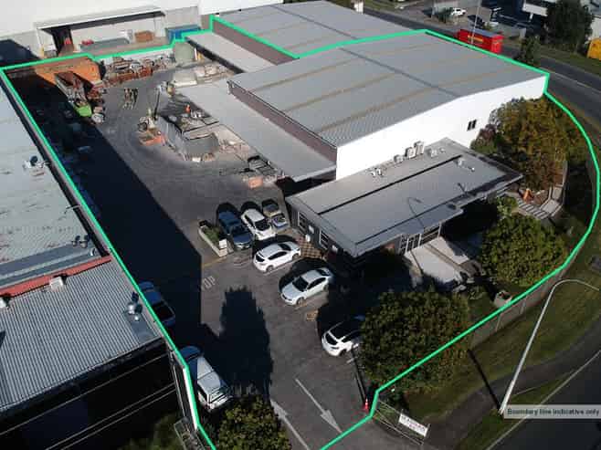 High Profile Warehouse with Functional Sealed Yard