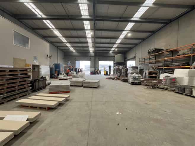 High Profile Warehouse with Functional Sealed Yard