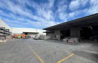 High Profile Warehouse with Functional Sealed Yard