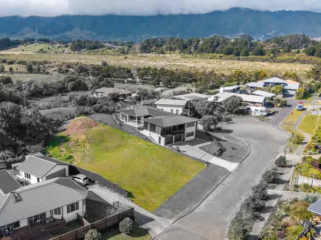 25 Pharazyn Avenue, Waikanae Beach