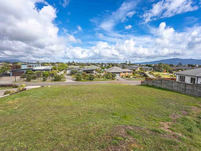 25 Pharazyn Avenue, Waikanae Beach