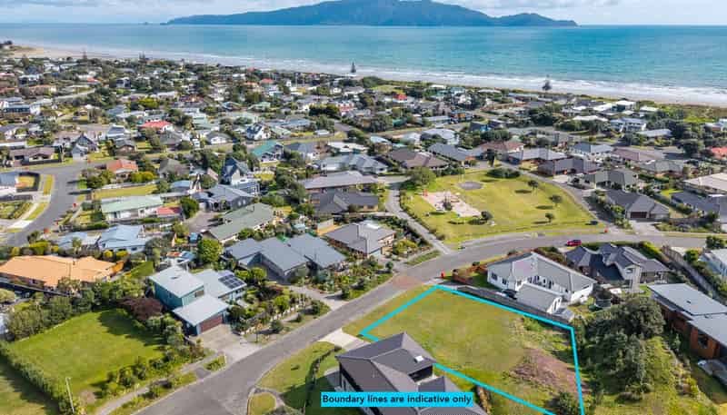 25 Pharazyn Avenue, Waikanae Beach