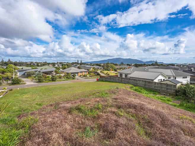 25 Pharazyn Avenue, Waikanae Beach