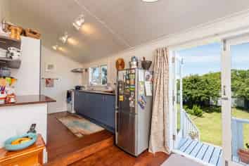 99 Onepu Road, Lyall Bay