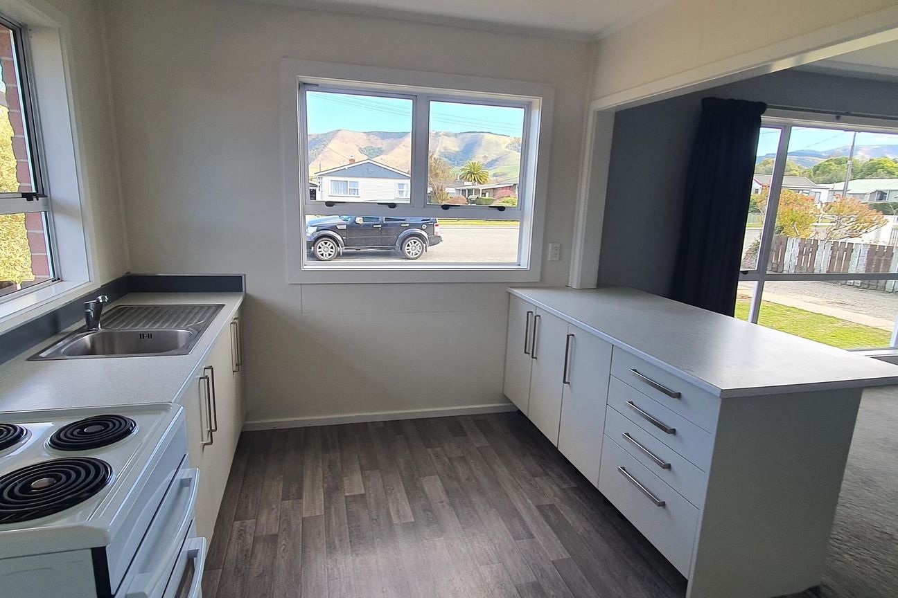 A warm and inviting home in a convenient location - Vista 2
