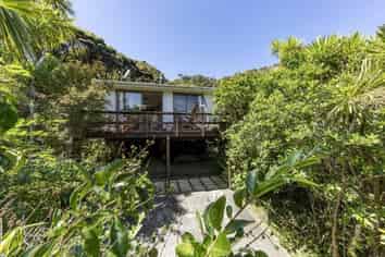 1 Pendrell Road, Piha