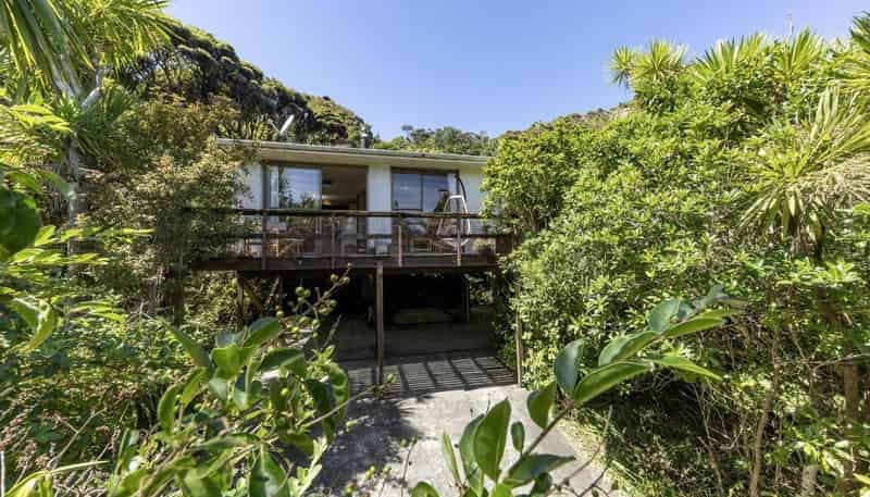 1 Pendrell Road, Piha