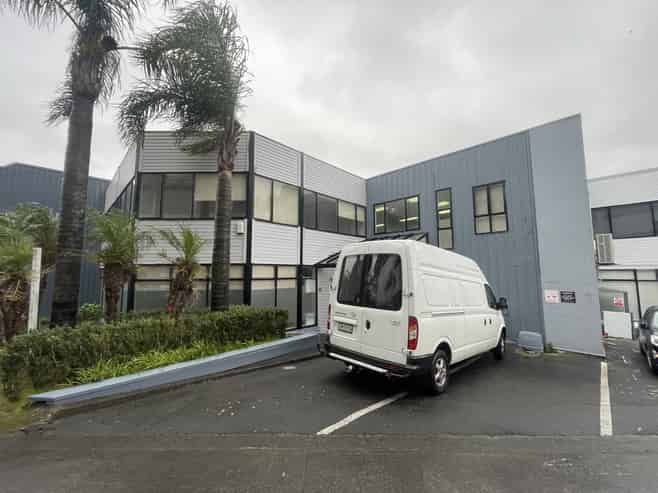 Versatile Office in the Heart of Manukau